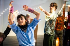 Final Thursday evening contact improvisation session at Curious Seed's space in Ocean Terminal in Leith, Edinburgh, on 22 February 2023 © Chantal Guevara. All rights reserved.